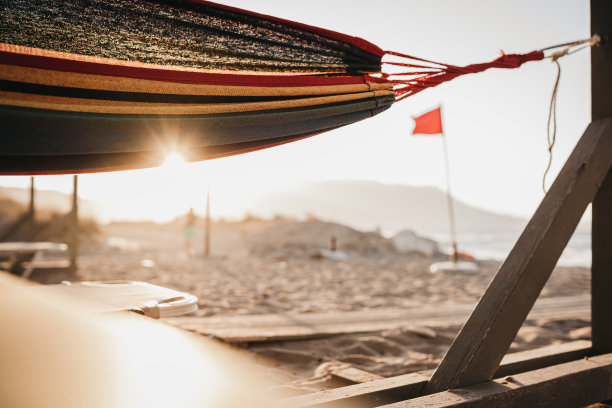 在吊床上放松的时刻图片下载