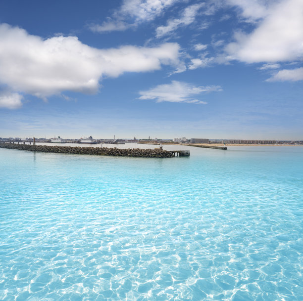 法国加莱港，是驶往英国多佛的渡轮的大门图片下载