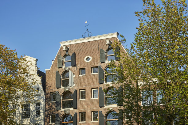 秋天夕阳下的阿姆斯特丹运河房屋图片下载