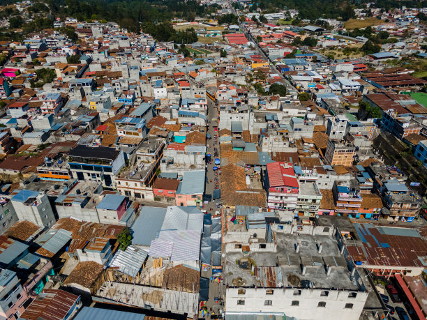 美丽的鸟瞰图，惊人的Chichicastenango教堂和市场，在危地马拉图片下载