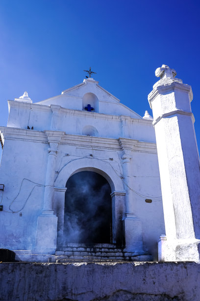美丽的鸟瞰图，惊人的Chichicastenango教堂和市场，在危地马拉图片下载