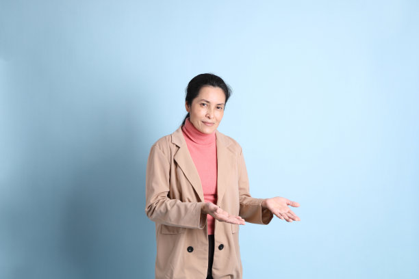 女人在粉红色的图片下载