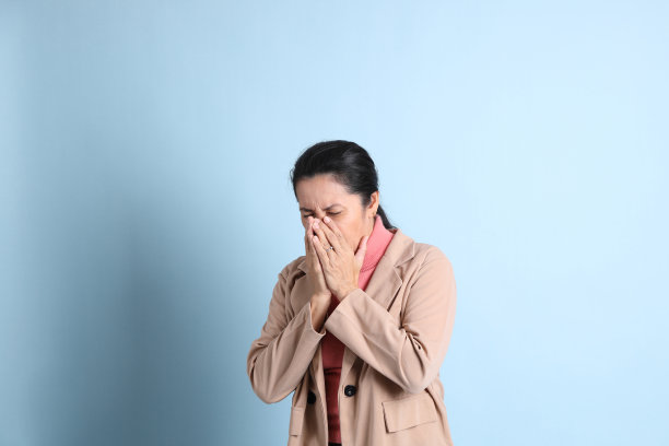 女人在粉红色的图片下载