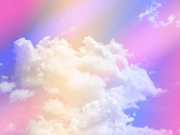 美丽，甜美，粉嫩，蓝色，五颜六色，天空上有蓬松的云。多色彩虹图像。抽象幻想成长之光图片下载