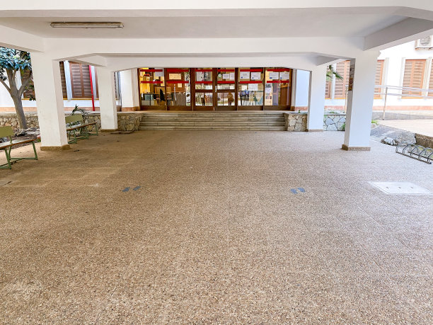 高中的入口大楼图片下载