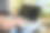 非洲数字生活。黑人男性，用笔记本电脑远程工作图片下载
