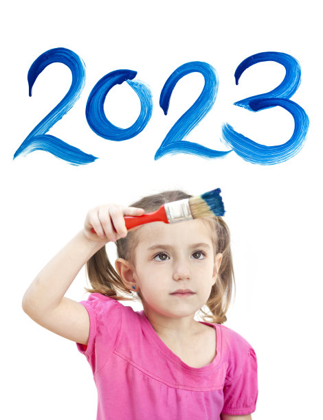 金发小女孩用2023的颜色在窗户上画画图片下载