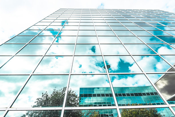 商业区的现代化摩天大楼图片下载