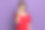 我有个问题。不满沮丧的年轻漂亮褐发女孩在红色t恤皱眉她的脸和摩擦她的眼睛，就像她在哭，是不满和不快乐。在紫色的墙上摆姿势。图片下载