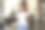 年轻女子在打电话图片下载