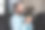 微笑的男人在室内享受咖啡图片下载