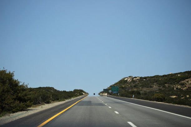 路上的海市蜃楼图片下载