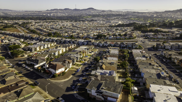 戴利市海滨住宅俯瞰悬崖图片下载