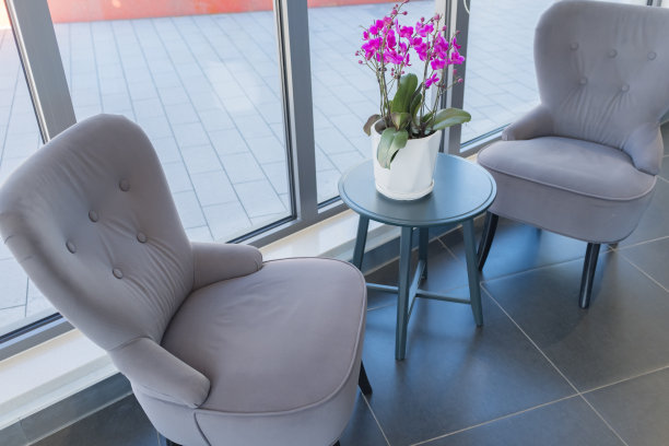 可爱的休息区闲置在大厅图片下载