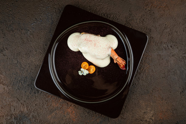 红热罗宋汤甜菜加酸奶油，经典凉拌荞麦面。图片下载