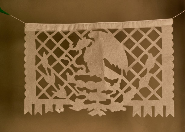 彩色墨西哥穿孔papel picado旗帜。传统的墨西哥派对装饰。图片下载