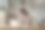 沮丧疲惫的笔记本电脑用户女性感到过度劳累，筋疲力尽图片下载