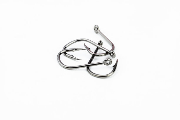 孤立在白色背景上的一组或一堆鱼钩图片下载