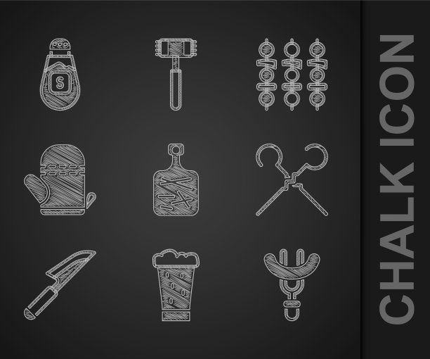 把切菜板上的玻璃啤酒香肠图片下载