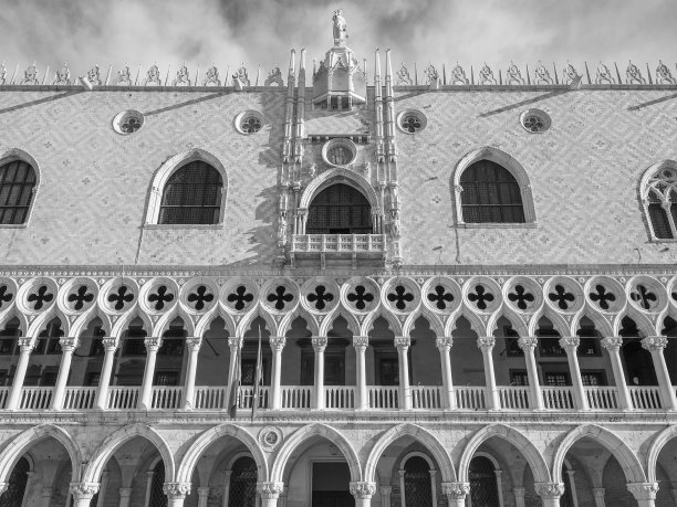 建筑细节——威尼斯圣马可广场的总督宫殿(公爵宫)图片下载