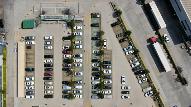 室外停车场图片下载