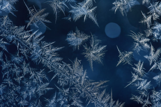 窗户上结霜的图案图片下载