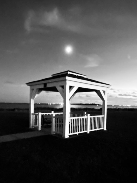 露台的月亮图片下载