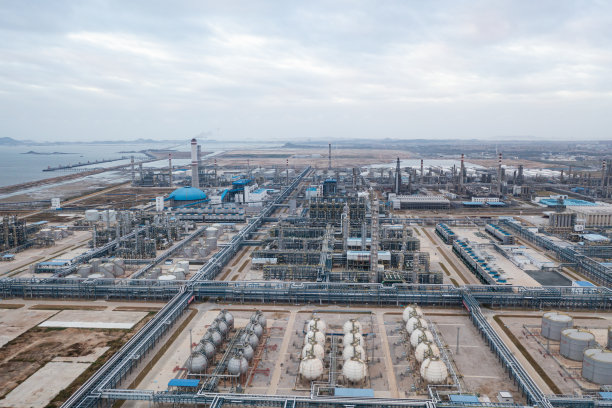 大型化工厂的航拍照片图片下载