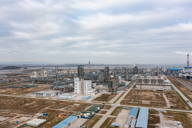 大型化工厂的航拍照片图片下载