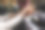 积极多元的业务团队把手放在对方的上面，显示出团结和团队精神图片下载