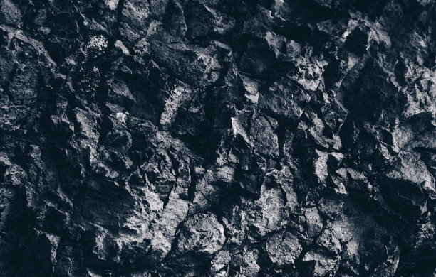 黑色的纹理。石头的背景。黑暗的大理石。岩石纹理。岩石表面有裂缝。岩石堆。墙漆点。枯燥乏味的粗糙结构。抽象的纹理。图片下载