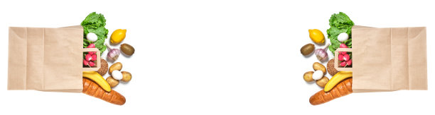 水果，蔬菜和产品装在白色背景的纸质购物袋里。图片下载