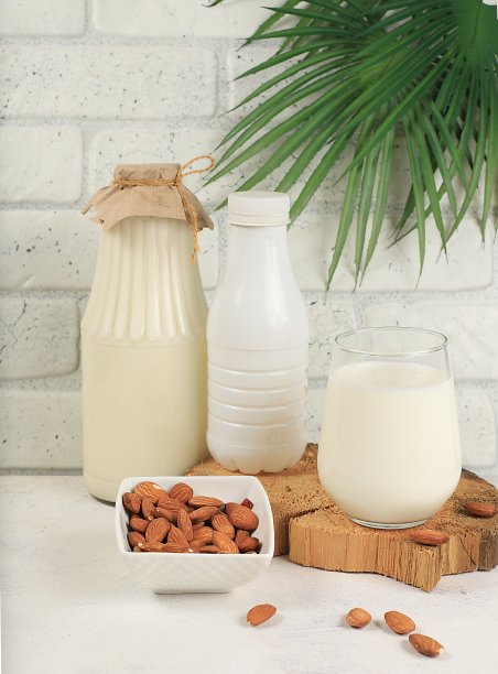杏仁纯素替代牛奶无乳糖和谷蛋白，无过敏，健康饮食理念，保持健康的肠道菌群，饮食营养图片下载
