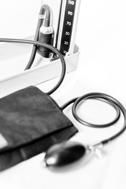 详细介绍六十年代的老式血压计图片下载