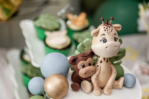 生日蛋糕和饼干装饰。图片下载