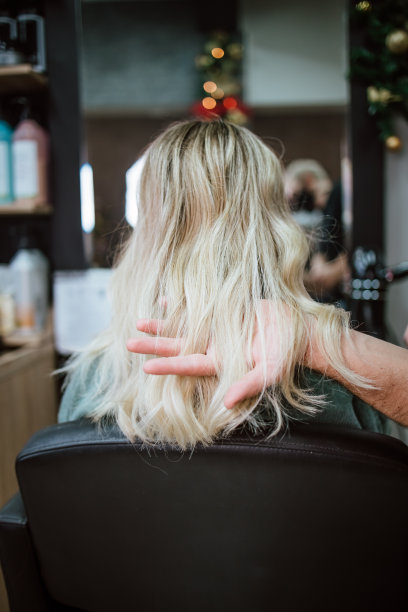 在发廊的女人图片下载