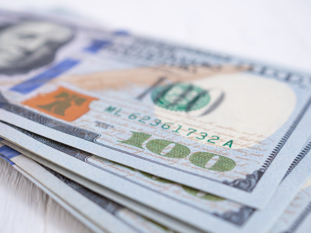 近看，美国一百美元钞票。有选择地关注100号。图片下载