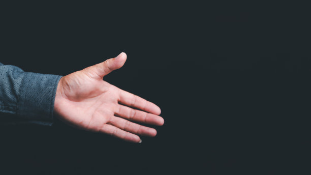 商务人士伸手握手合作，商务协议提案概念，协助，邀请接受，图片下载