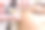 美容师在美女的脸上注射抗皱针剂。美容院的女性审美美容。图片下载