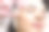 美容师在美女的脸上注射抗皱针剂。美容院的女性审美美容。图片下载