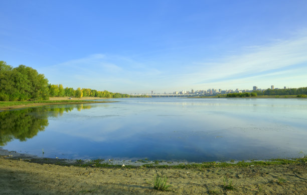 清晨的Ob海岸图片下载