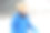 小男孩在下雪时玩新雪玩得很开心。宝宝在手套上捕捉雪花。孩子们穿着暖和的衣服，帽子，手套和围巾。活跃的冬季户外休闲儿童图片下载