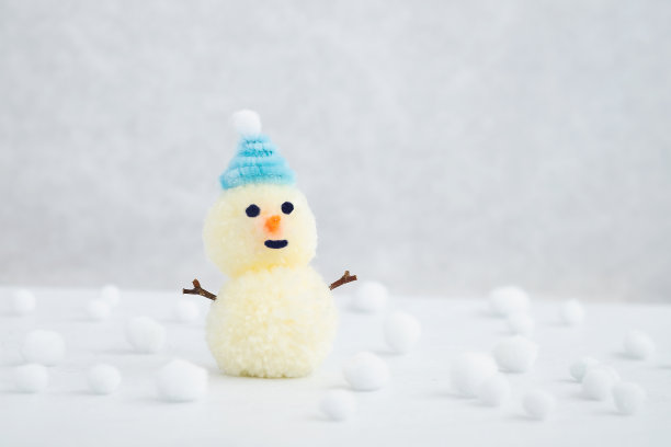 雪人和白色的风景，冬季图片下载