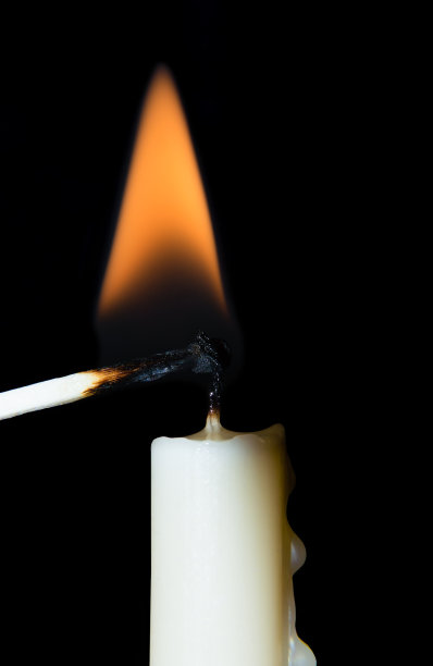 点燃火柴图片下载