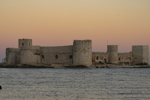 少女城堡(Kiz Kalesi)无人机照片，Erdemli Mersin，土耳其图片下载