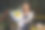 微笑的年轻女花商拿着一束美丽的彩色鲜花站在她的花店前。图片下载