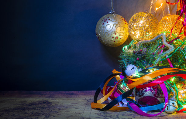 圣诞和新年庆祝主题横幅与复制空间的蓝色背景图片下载