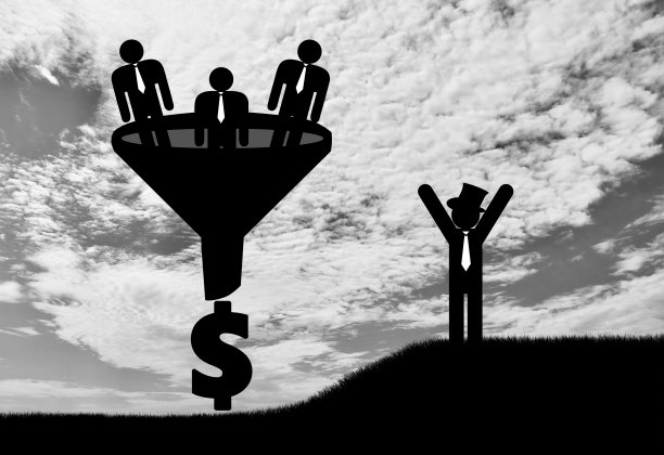 商人站着，人们在漏斗日中倒下图片下载