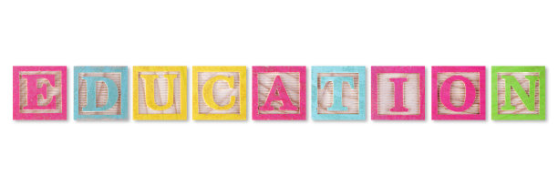 教育理念与儿童木块上的白色与修剪路径图片下载