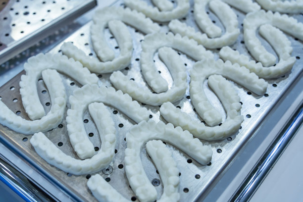 在实验室用3d打印机制作牙齿的建模框架图片下载